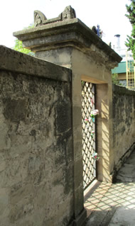 Entrada al cementerio civil Viejo Cambiar