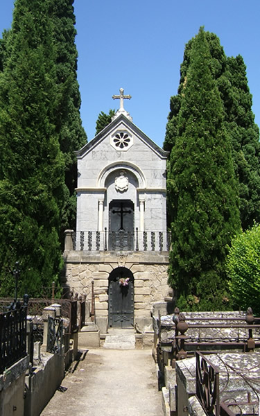 Tumba de la familia Santa Cruz