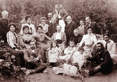 Las familias Salvador, Carreras e Iñiguez posando Familia