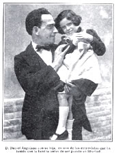 Anguiano con su hija: 1918